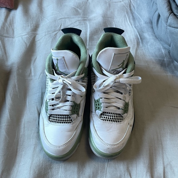 SOLD: Women’s Air Jordan 4 Retro “Seafoam” | White/Oil Green-Dark Ash | Size 8.5 - Picture 2 of 5